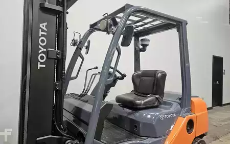 Diesel Forklifts 2017  Toyota 8FDU25 (8)