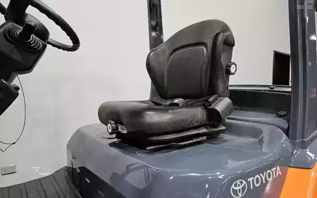 Montacargas diésel 2015  Toyota 8FD35U (11)