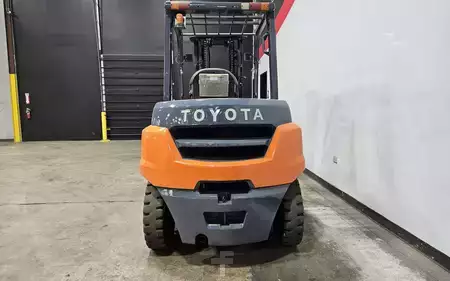 Montacargas diésel 2015  Toyota 8FD35U (3)