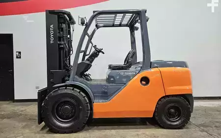 Diesel Forklifts 2018  Toyota 8FD50U (1)
