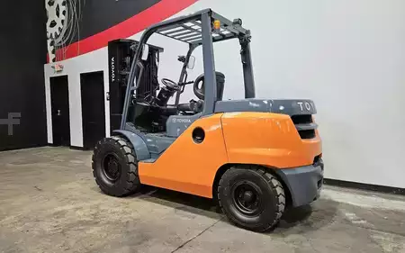 Diesel Forklifts 2017  Toyota 8FD50U (2)