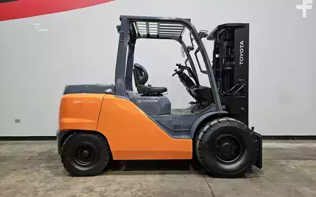 Diesel Forklifts 2017  Toyota 8FD50U (5)