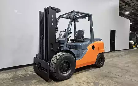Diesel Forklifts 2017  Toyota 8FD50U (8)