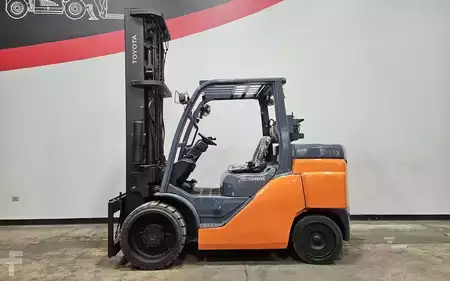 Propane Forklifts 2017  Toyota 8FGC70U (1)