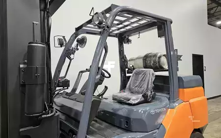 Propane Forklifts 2017  Toyota 8FGC70U (9)