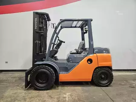 Montacargas diésel 2019  Toyota 8FD35U (1)