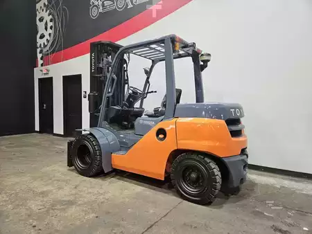 Montacargas diésel 2019  Toyota 8FD35U (2)