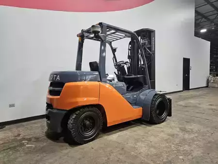 Montacargas diésel 2019  Toyota 8FD35U (4)