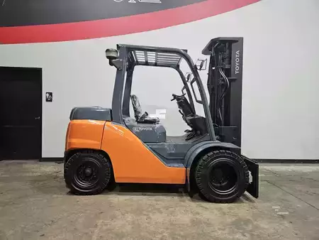 Montacargas diésel 2019  Toyota 8FD35U (5)