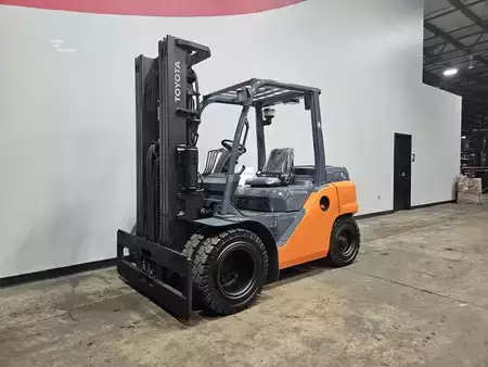 Montacargas diésel 2019  Toyota 8FD35U (8)