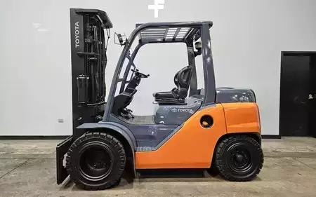 Montacargas diésel 2018  Toyota 8FD35U (1)