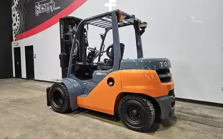 Montacargas diésel 2018  Toyota 8FD35U (2)