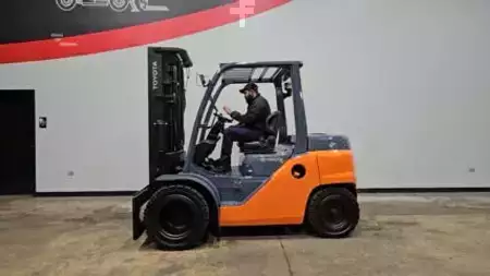Montacargas diésel 2018  Toyota 8FD35U (21)