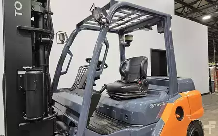 Montacargas diésel 2018  Toyota 8FD35U (9)