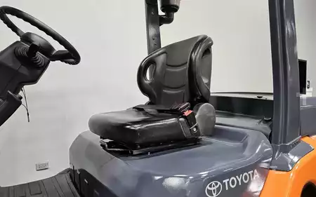 Montacargas diésel 2015  Toyota 8FD35U (10)