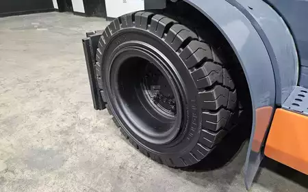 Montacargas diésel 2015  Toyota 8FD35U (16)