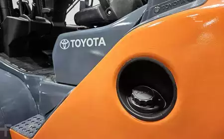 Montacargas diésel 2015  Toyota 8FD35U (17)