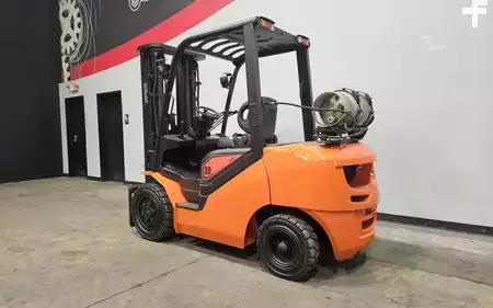 Propane Forklifts 2021  Viper FY30 (2)