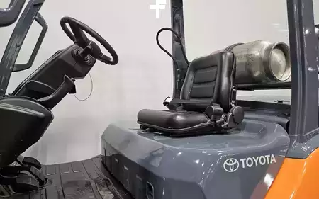 Montacargas GLP 2014  Toyota 8FG45U (11)
