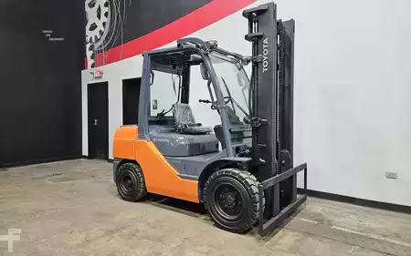 Montacargas diésel 2019  Toyota 8FDU32 (6)