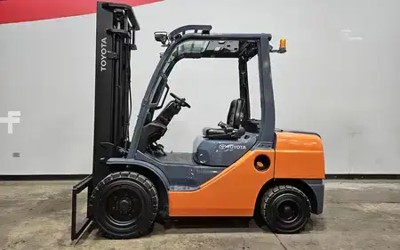 Montacargas GLP 2019  Toyota 8FDU32 (1)