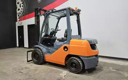 Montacargas GLP 2019  Toyota 8FDU32 (2)