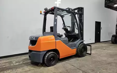 Montacargas GLP 2019  Toyota 8FDU32 (4)