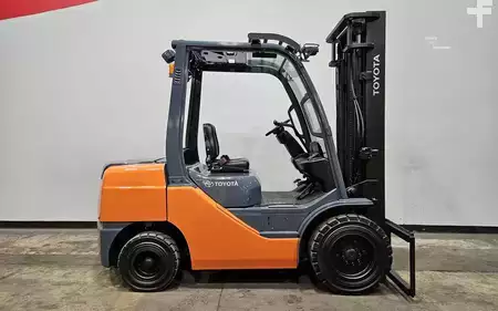 Montacargas GLP 2019  Toyota 8FDU32 (5)