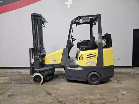 Montacargas de Pasillo Angosto 2015  Aisle Master 44S (1)