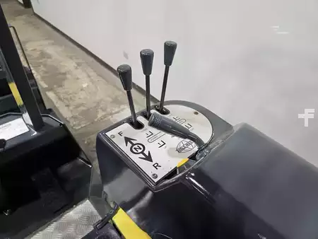 Montacargas de Pasillo Angosto 2015  Aisle Master 44S (13)