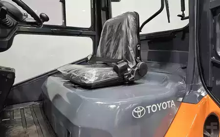 Montacargas diésel 2016  Toyota 8FD40U (10)