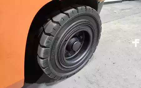 Montacargas diésel 2016  Toyota 8FD40U (18)