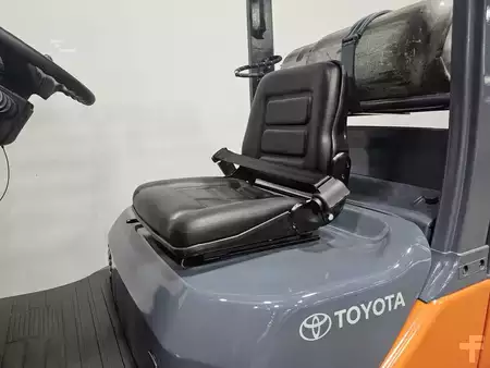 Montacargas GLP 2015  Toyota 8FGCU30 (10)