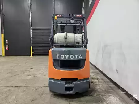 Montacargas GLP 2015  Toyota 8FGCU30 (3)