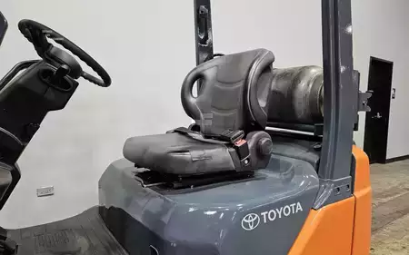 Montacargas diésel 2014  Toyota 8FGU15 (11)