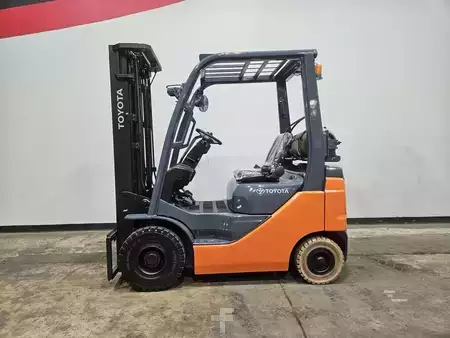 Montacargas GLP 2022  Toyota 8FGU15 (1)