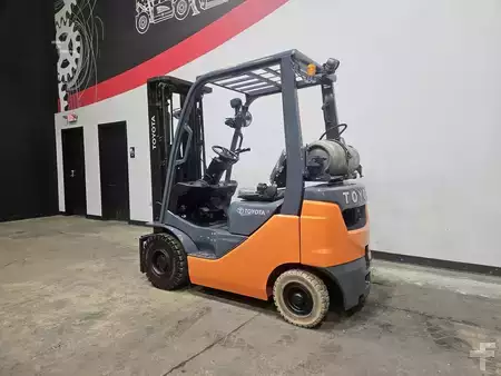 Montacargas GLP 2022  Toyota 8FGU15 (2)