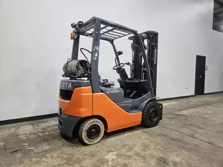 Montacargas GLP 2022  Toyota 8FGU15 (4)