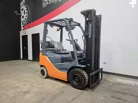 Montacargas GLP 2022  Toyota 8FGU15 (6)