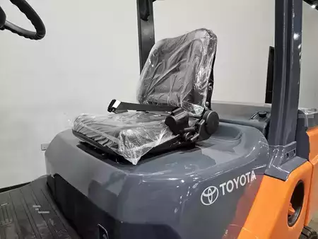 Diesel Forklifts 2020  Toyota 8FDU25 (10)