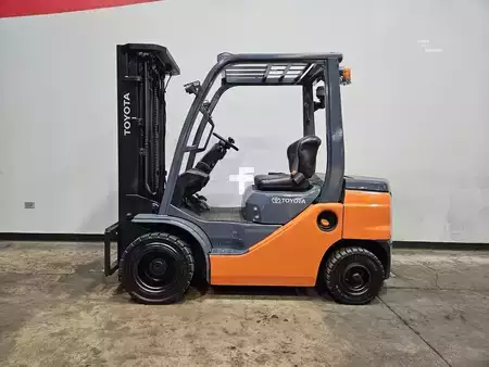 Propane Forklifts 2020  Toyota 8FDU25 (1)