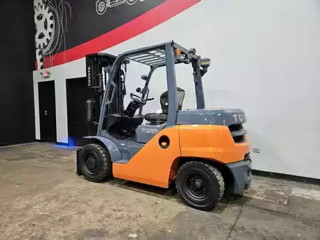Montacargas diésel 2021  Toyota 8FD35U (2)