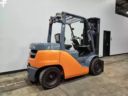 Montacargas diésel 2021  Toyota 8FD35U (4)