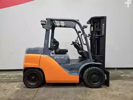 Montacargas diésel 2021  Toyota 8FD35U (5)