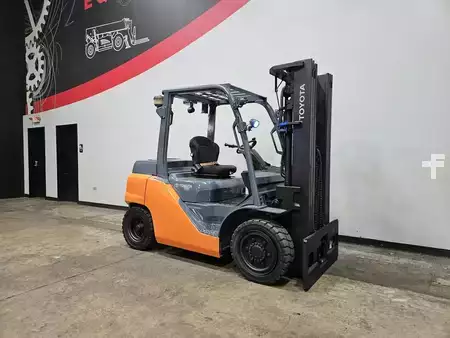 Montacargas diésel 2021  Toyota 8FD35U (6)