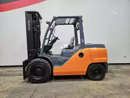 Diesel Forklifts 2018  Toyota 8FD50U (1)