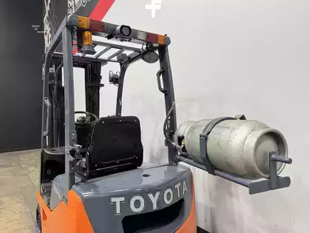 Montacargas GLP 2017  Toyota 8FGCU15 (16)