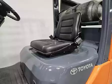 Propane Forklifts 2014  Toyota 8FGCU25 (11)