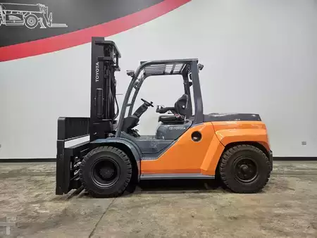 Diesel Forklifts 2018  Toyota 8FD70U (1)
