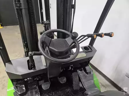 Diesel Forklifts 2022  Viper FD30 (9)